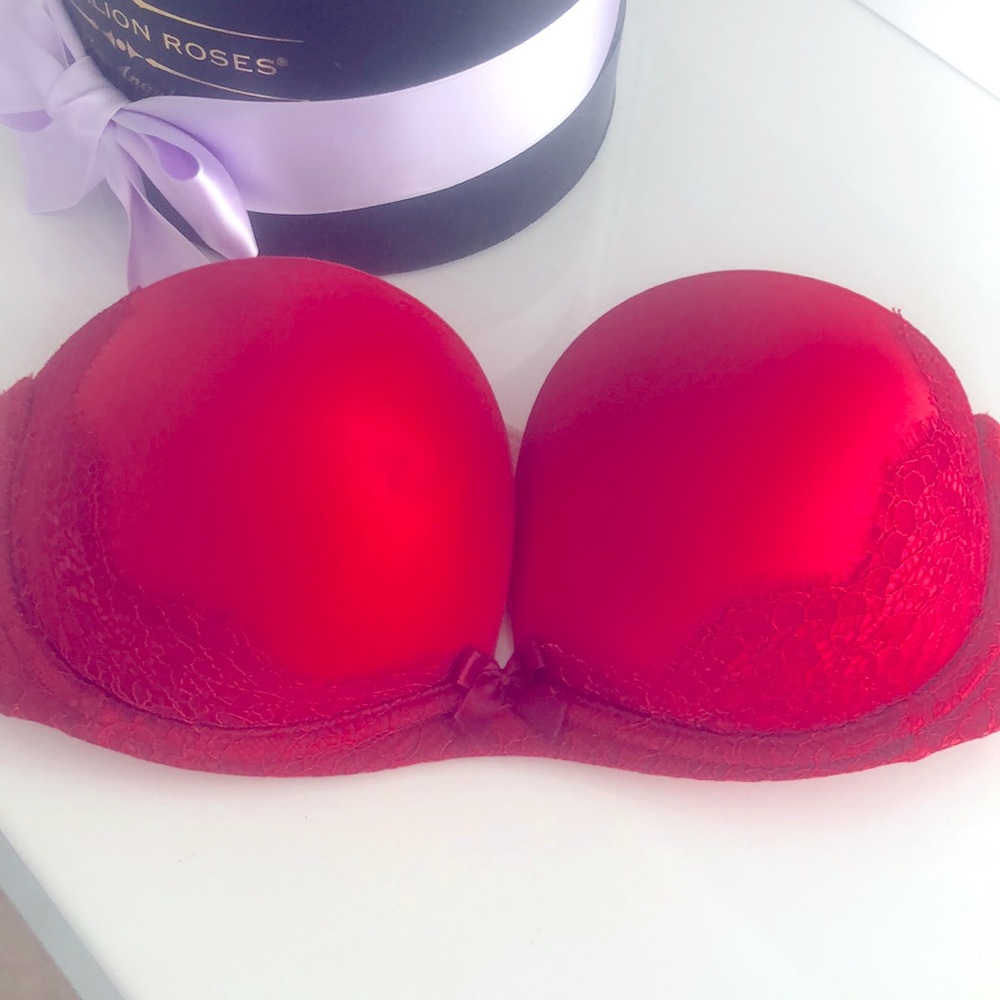 Victoria’s Secret Very Sexy Lace Trim Strapless Push Up Bra 32D Red
